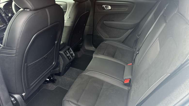 Volvo XC40 2.0 B3P Plus Dark 5dr Auto Petrol Estate